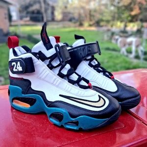 Vintage Nike Youth Size 6